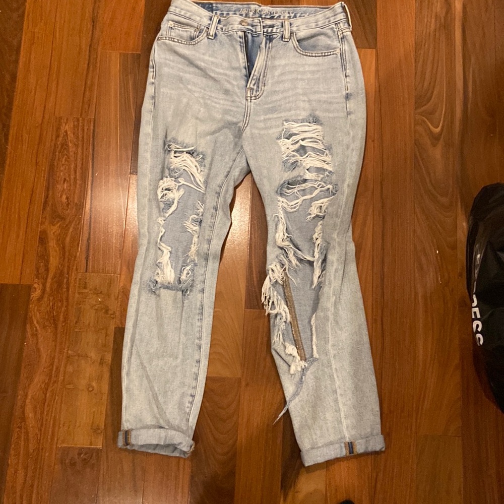 American Eagle ripped light wash mom jeans - size 4